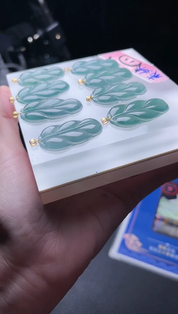 【闪购商品】翡翠叶子18K金镶嵌G052W1222003多样性