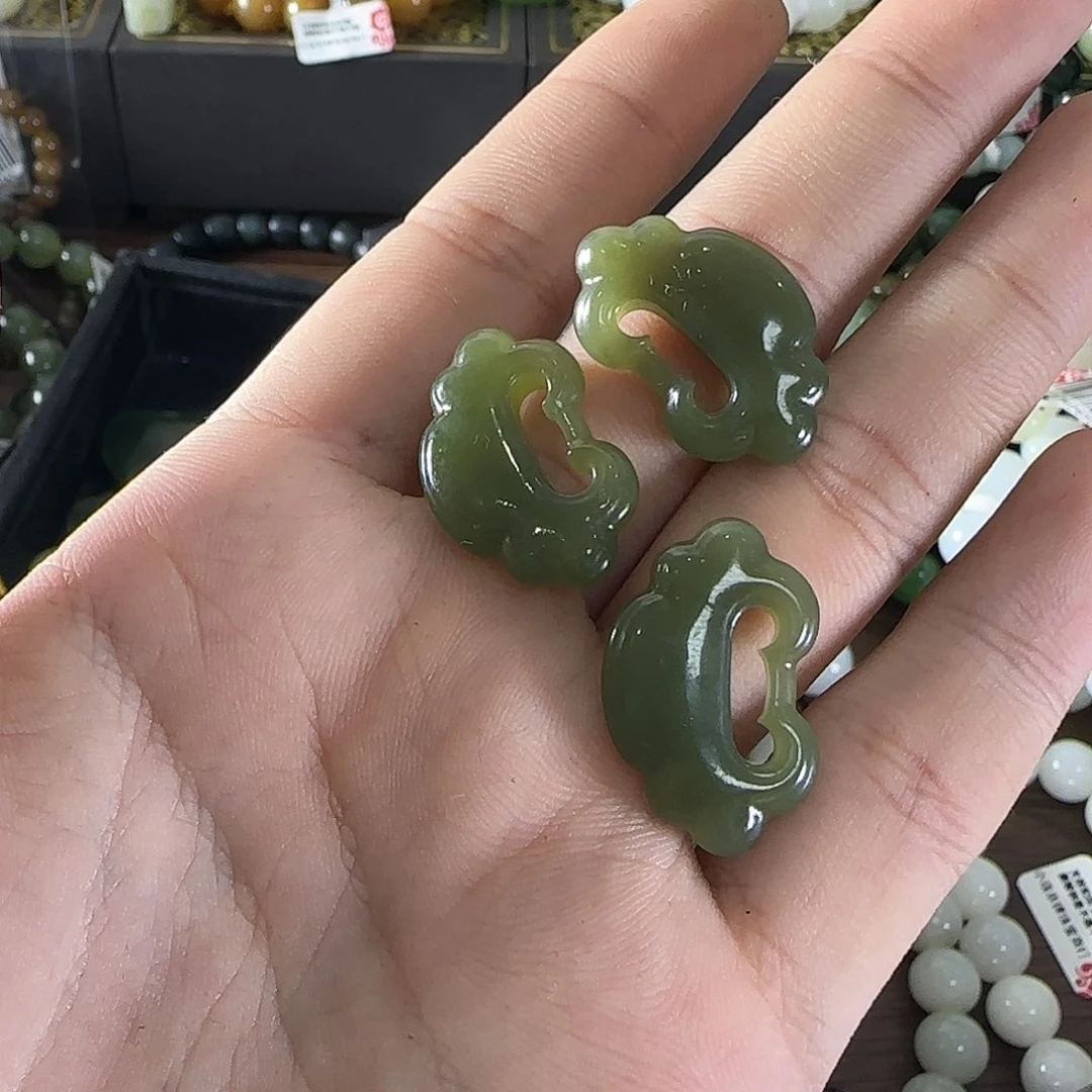 和田玉吊坠(不含链)未镶嵌随机发一