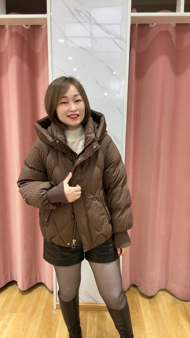 2025冬季新款时尚连帽菱形休闲短款羽绒服