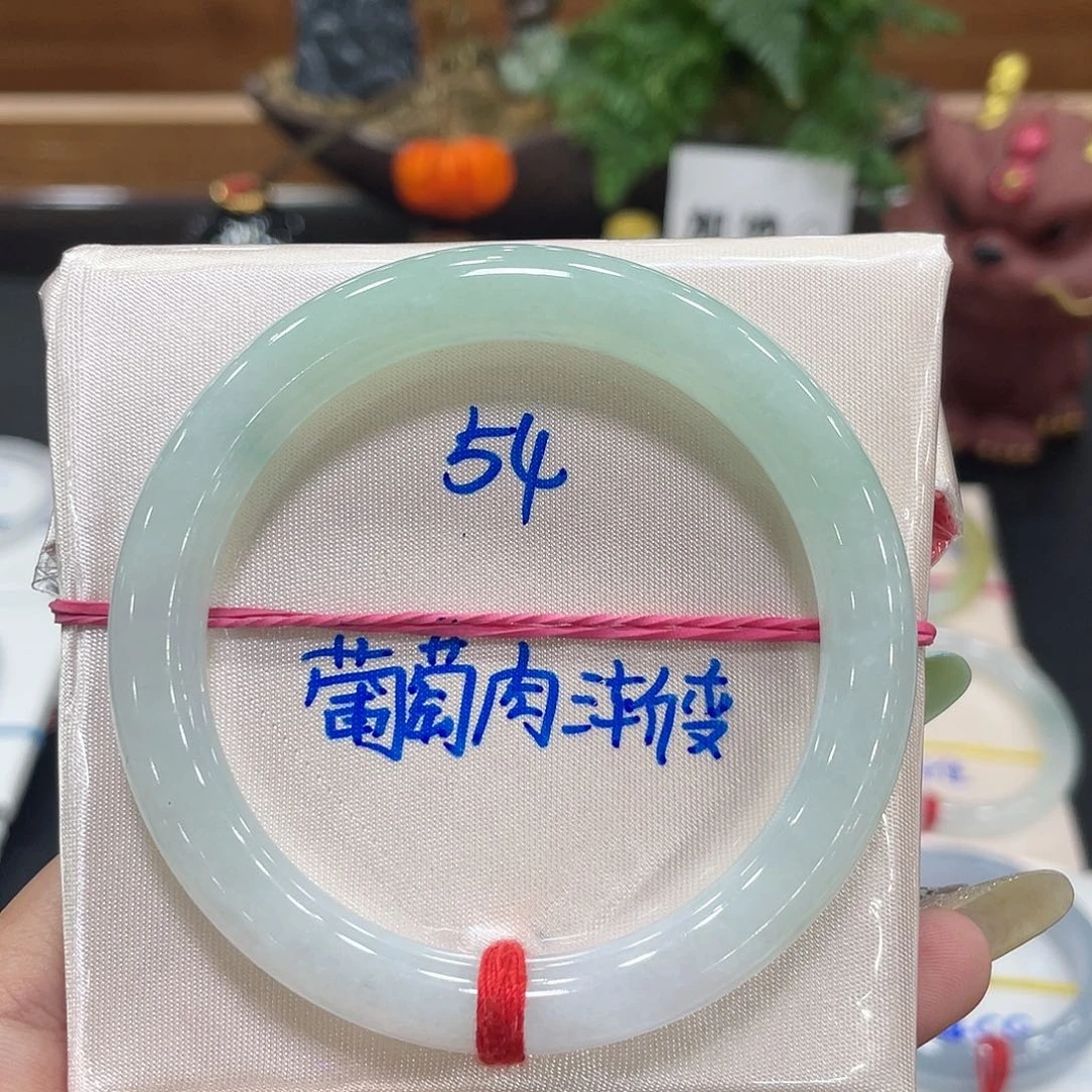 翡翠手镯未镶嵌圆
