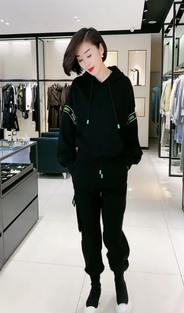 允硕2023年春季新款女式运动套装