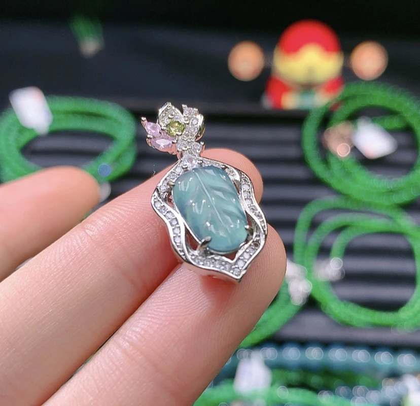天然A货翡翠叶子吊坠