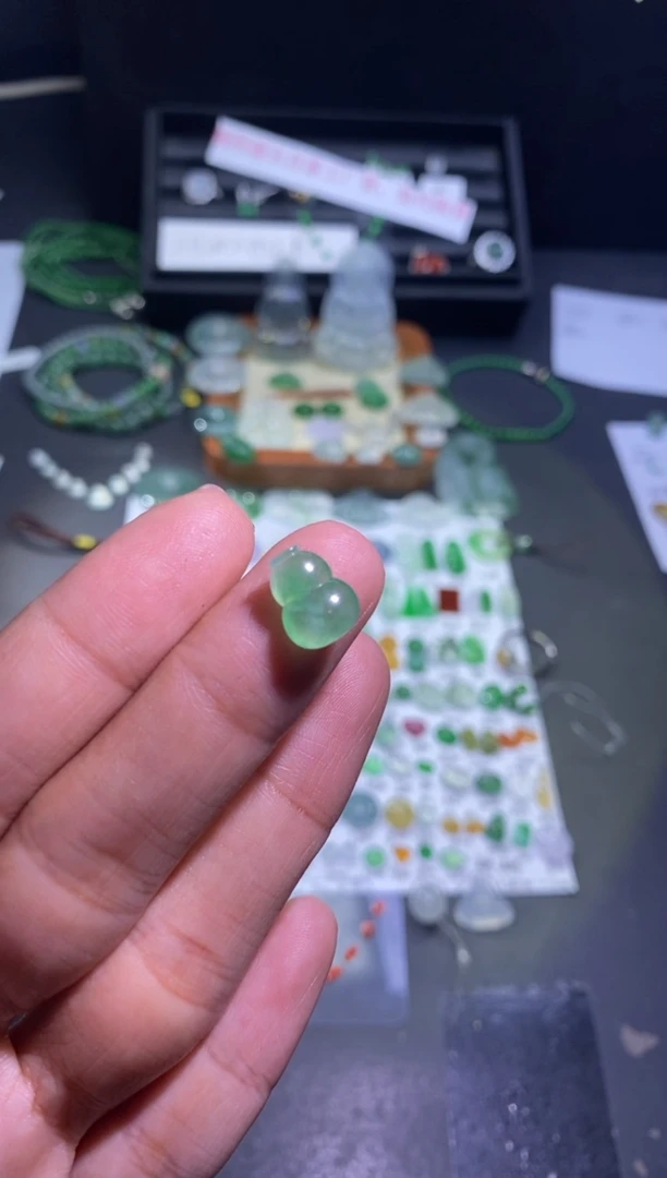 【闪购商品】翡翠挂件未镶嵌葫芦