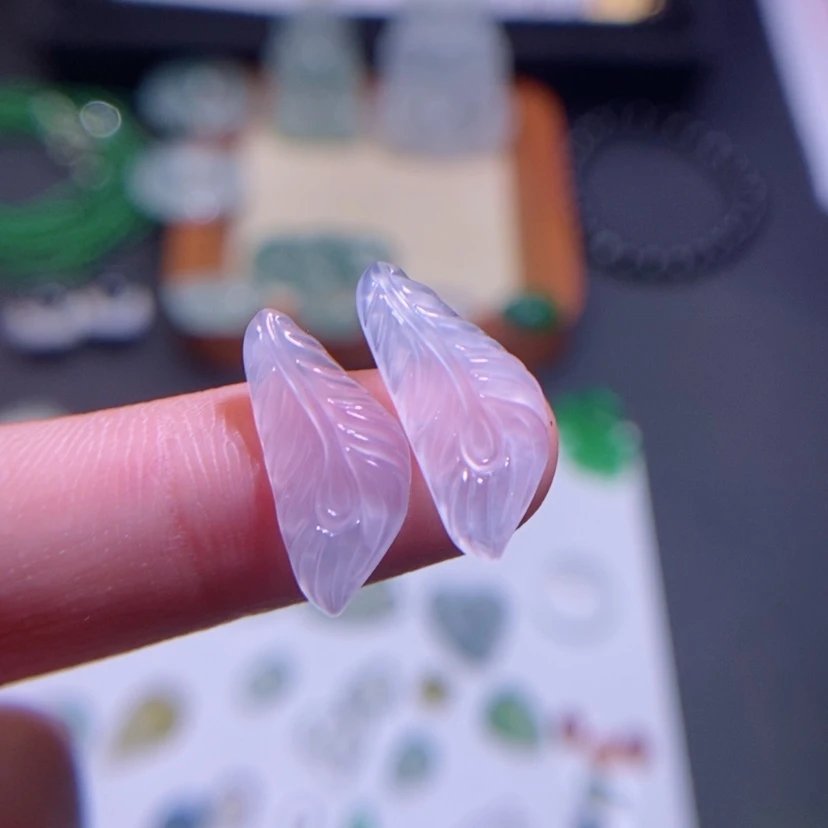 【闪购商品】翡翠挂件未镶嵌羽毛