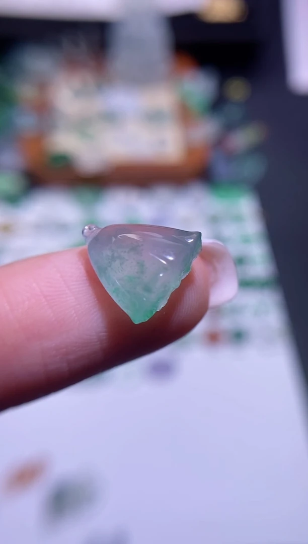 【闪购商品】翡翠挂件未镶嵌莲蓬