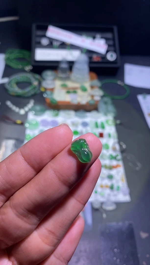 【闪购商品】翡翠挂件未镶嵌白菜