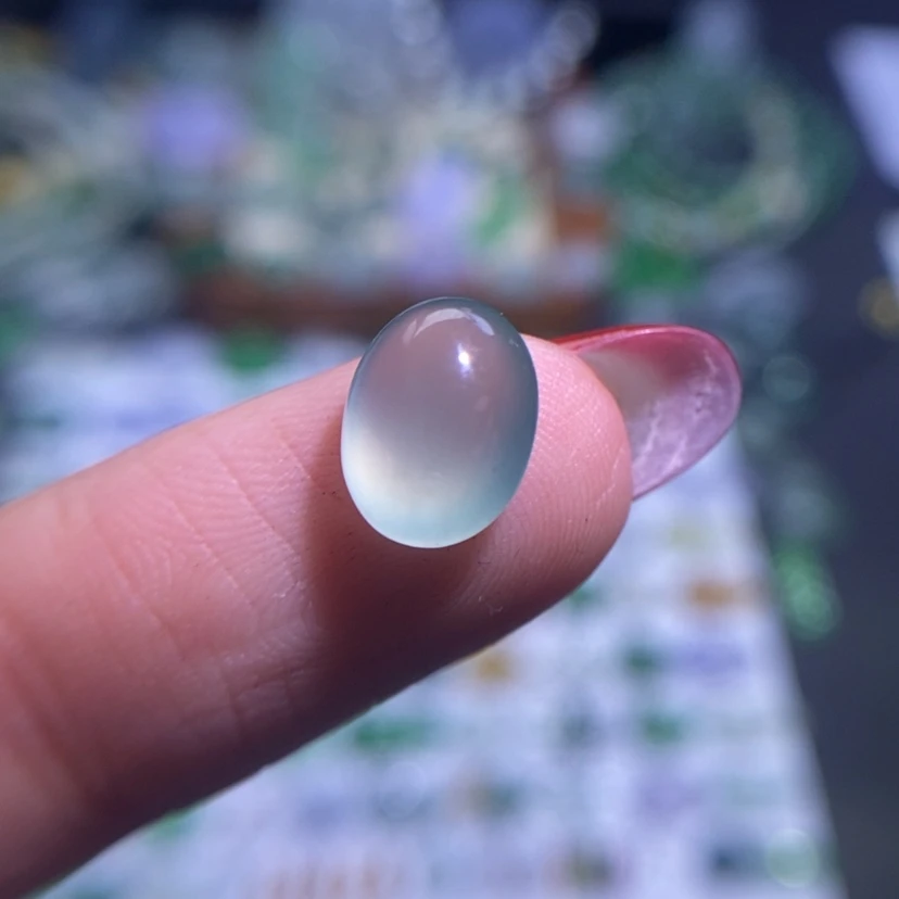 【闪购商品】翡翠挂件未镶嵌蛋面。