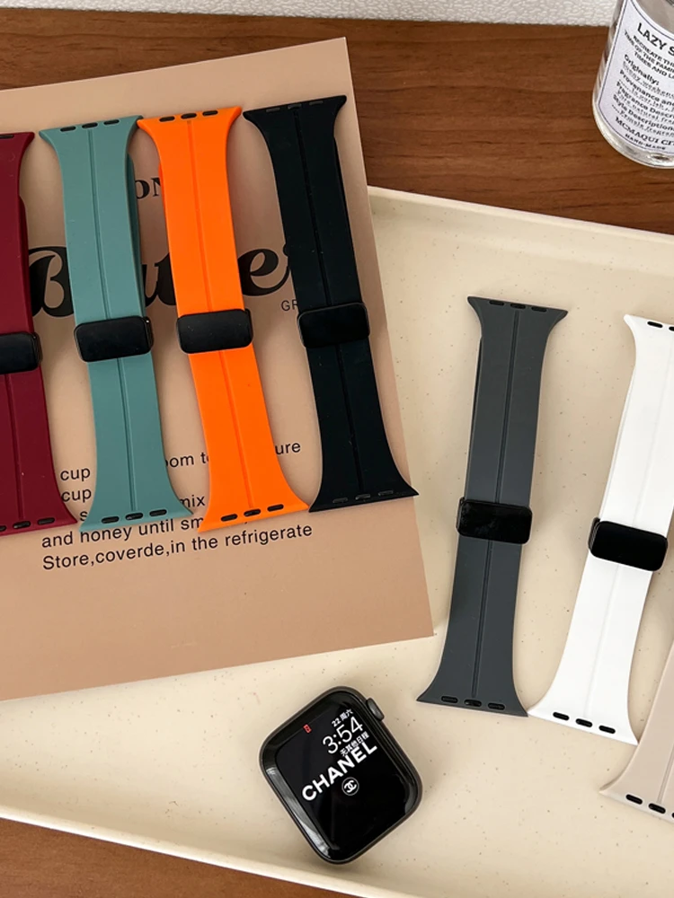 适用iwatch手表表带透气男女硅胶磁吸夏天运动苹果手表折叠扣表带
