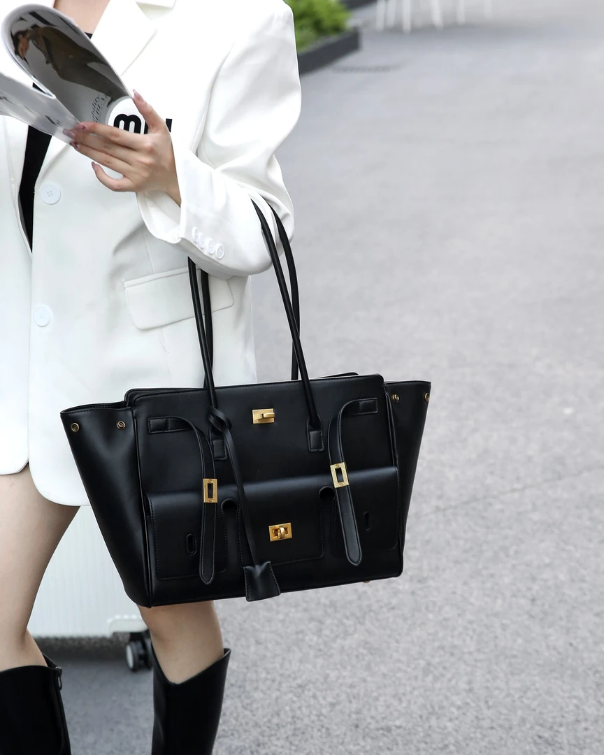2024韩系时尚机车多隔层通勤单肩包8102黑金色