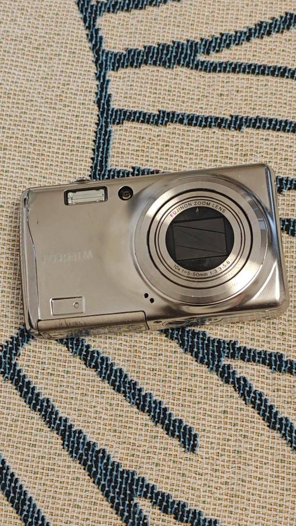 9新 Fujifilm/富士 f85银色10倍变焦1200万像素