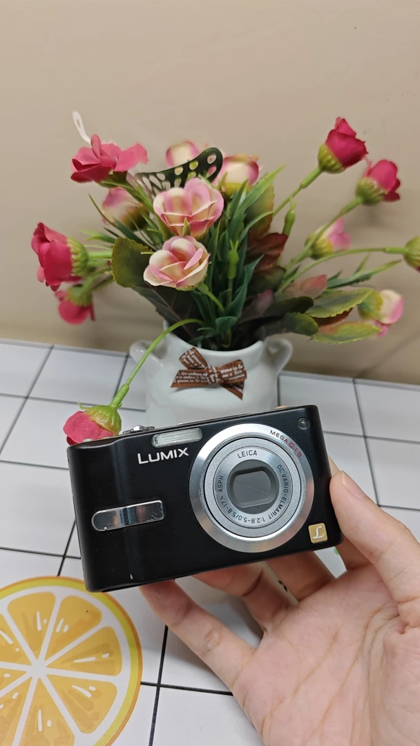 9新 Panasonic/松下 松下fx12 黑色 720万像素3倍变焦