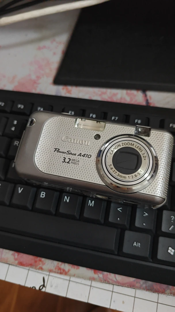 9新 Canon/佳能 a410银色屏幕瑕疵不影响出片自备五号电池