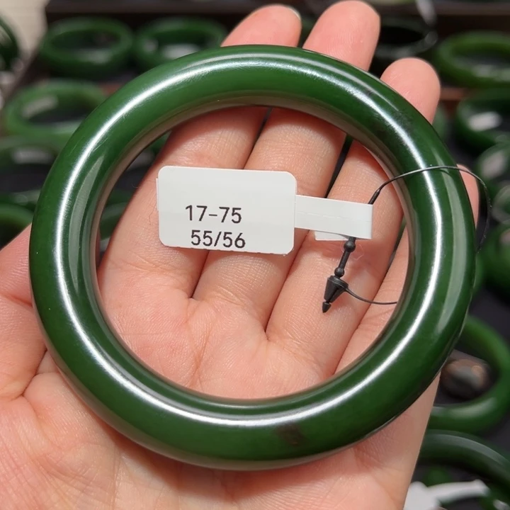 和田玉（碧玉）手镯未镶嵌