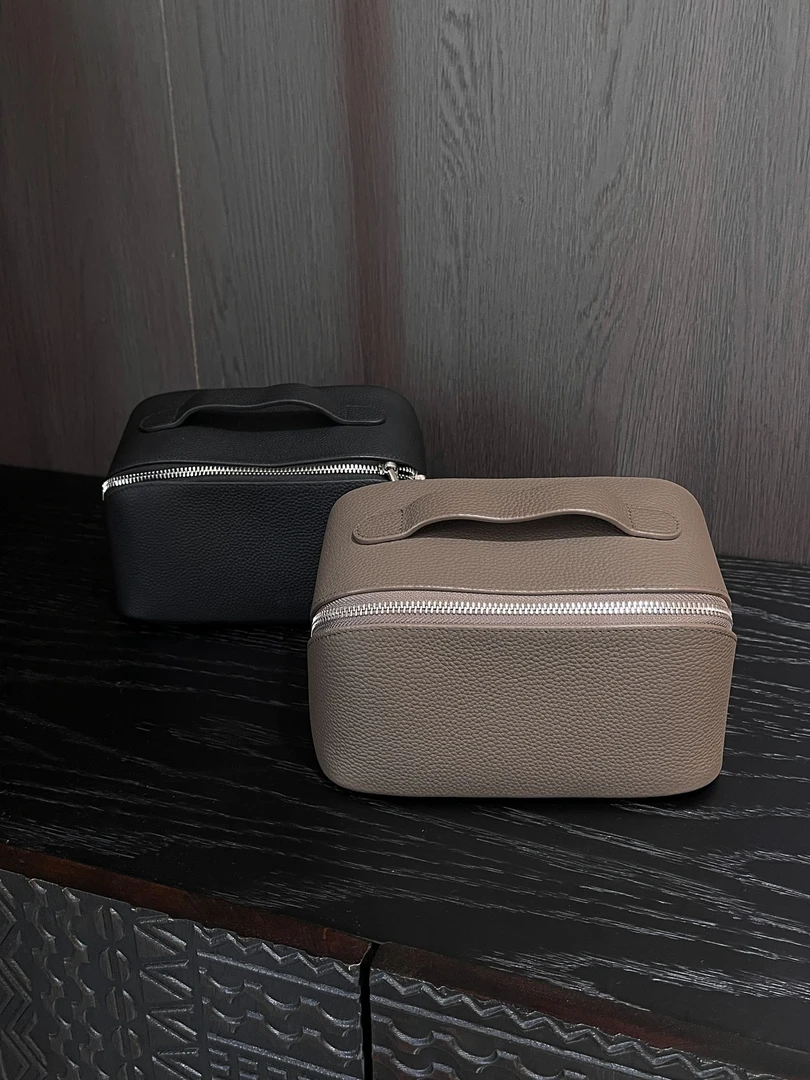 旅游便携化妆包真皮包女高档多功能大容量收纳包 68812