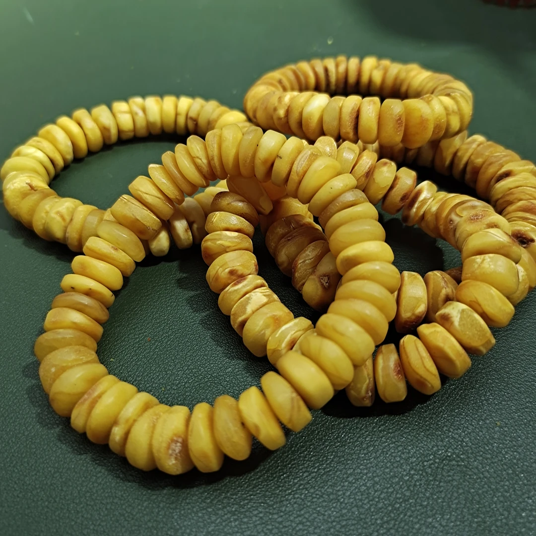 10-30克左右俄料帝王黄饼子手串微瑕介意慎拍(多样性发其一)