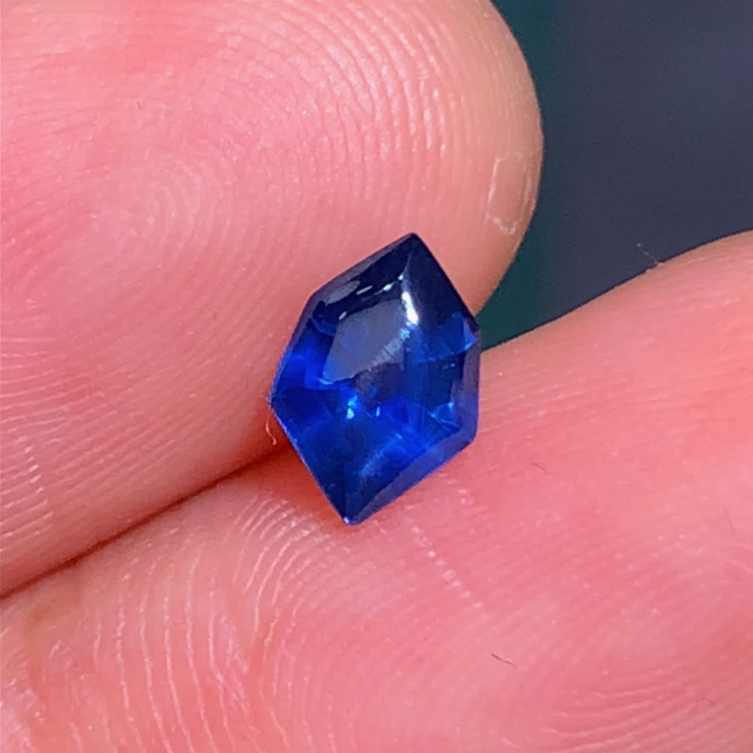 蓝宝石裸石未镶嵌0.7ct