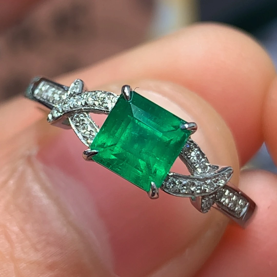 祖母绿戒指18K金镶嵌潘潘沃顿0.845ct限时折扣