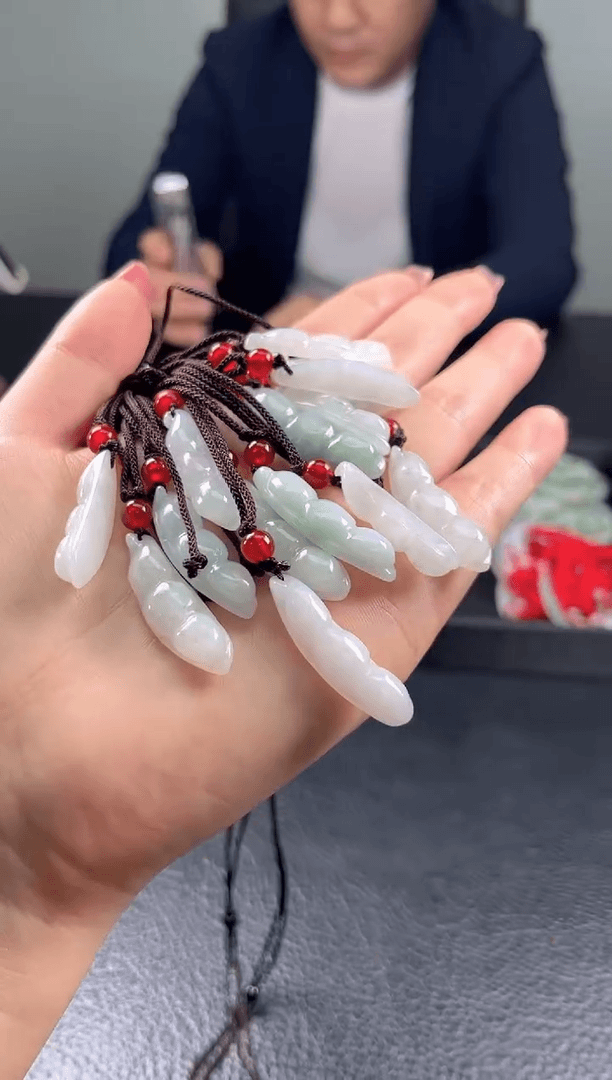 【闪购商品】翡翠颈饰未镶嵌福豆（多样性发货1个）