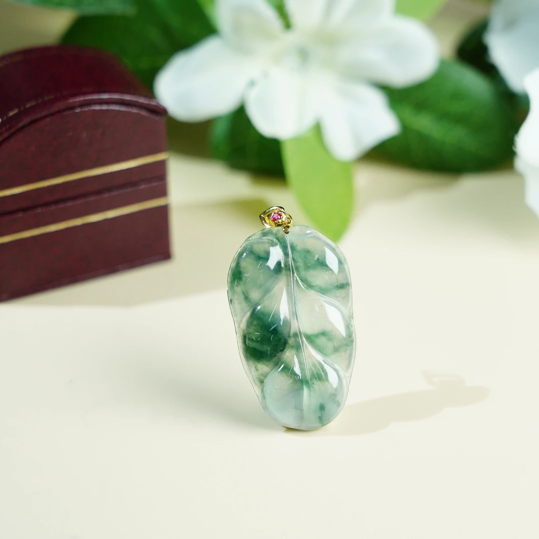 【缺货】18K翡翠飘花叶子  28*18*3mm QYJ038