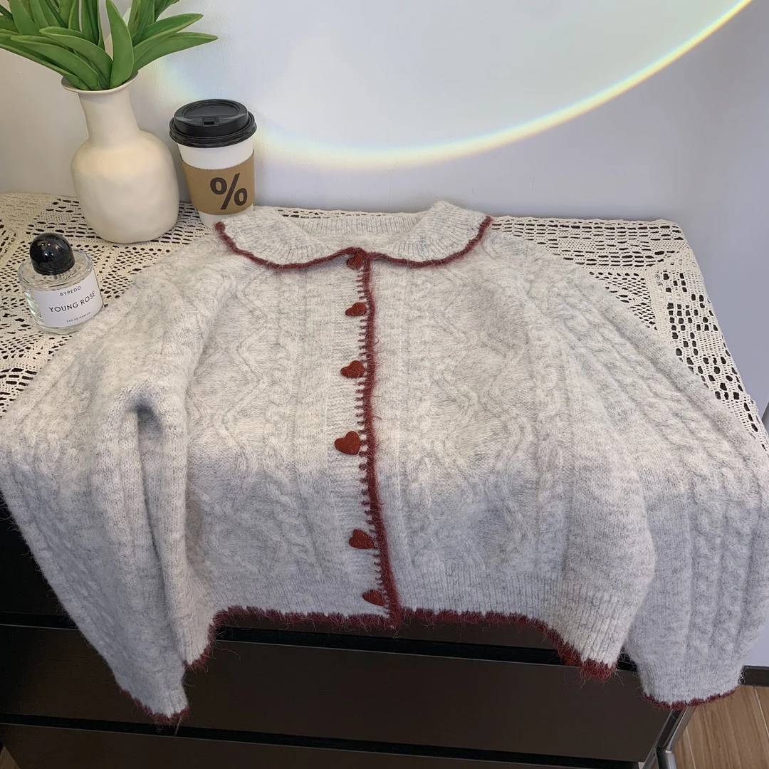 红色爱心布扣娃娃领毛衣外套女秋冬麻花小众别致甜美风针织开衫女