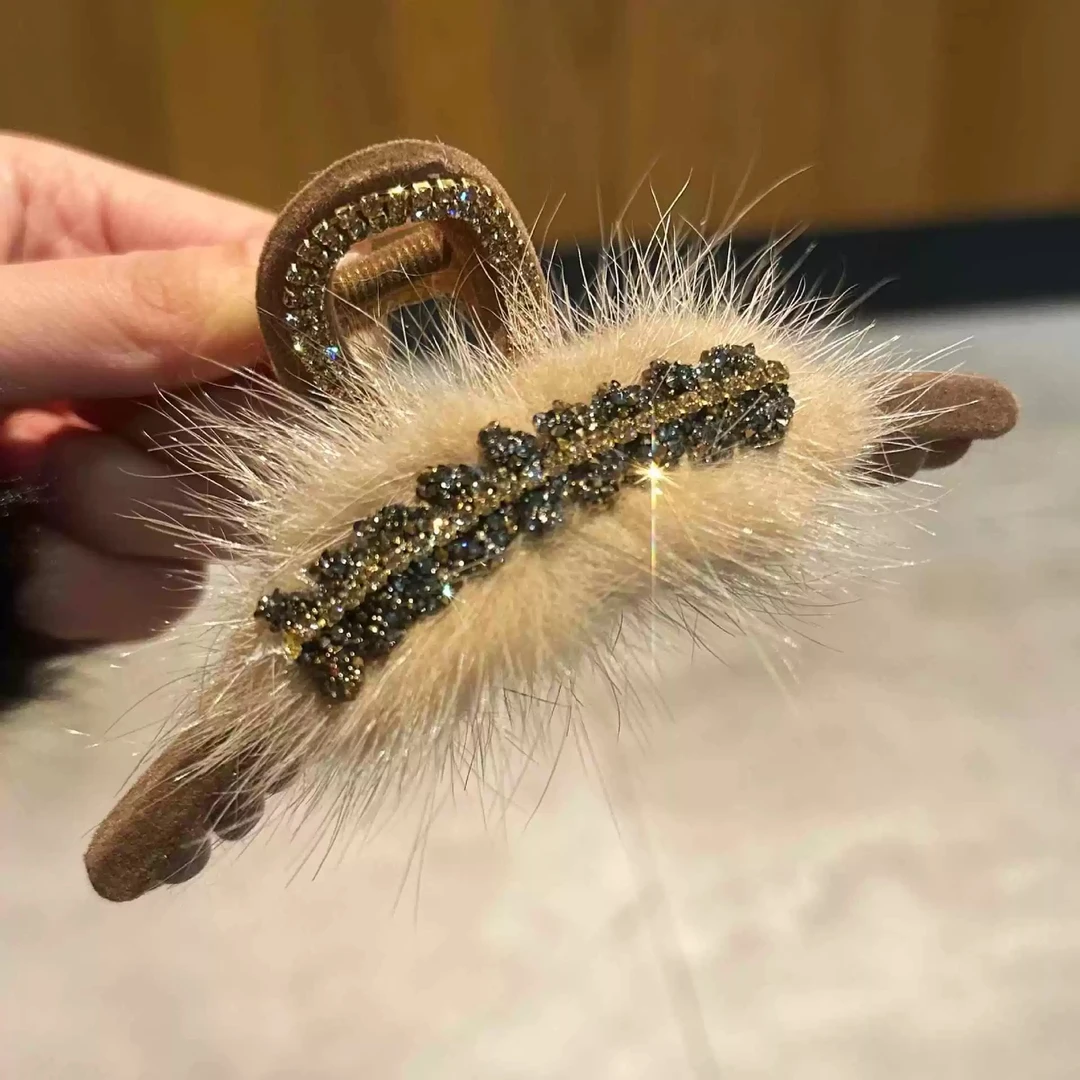 高端水钻毛绒抓夹秋冬新款发夹后脑勺盘发精致鲨鱼夹子发饰A892