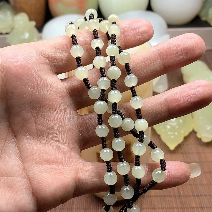 石英质玉颈饰未镶嵌金**堂