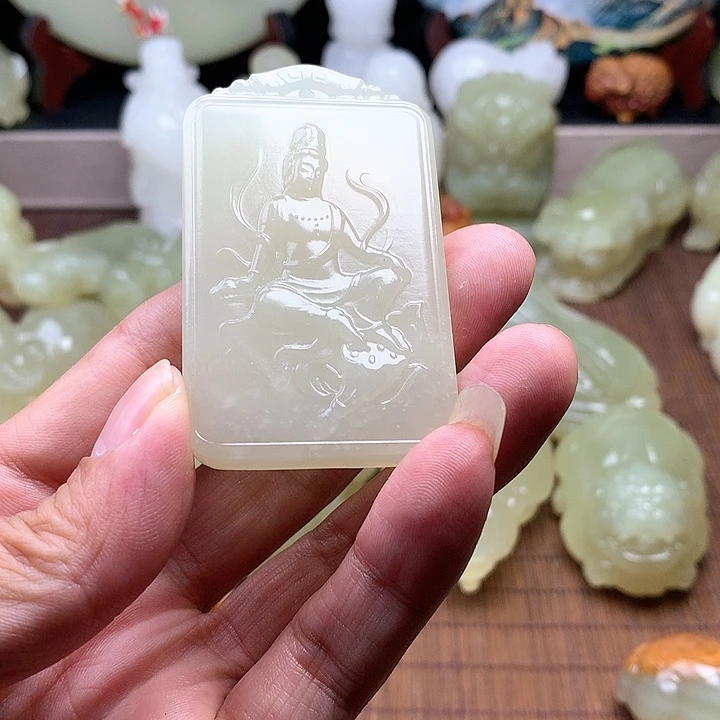 石英质玉吊坠未镶嵌