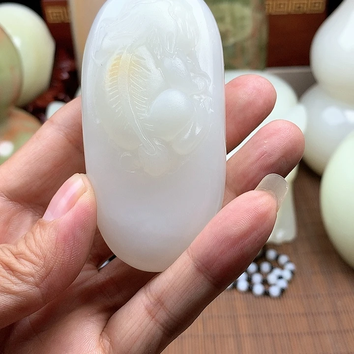 石英质玉颈饰未镶嵌