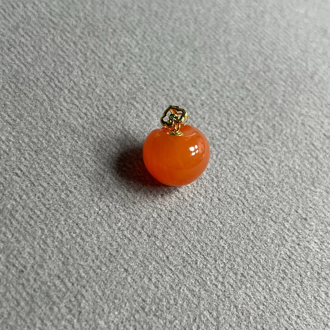 18k金镶精致南红樱桃锁骨坠