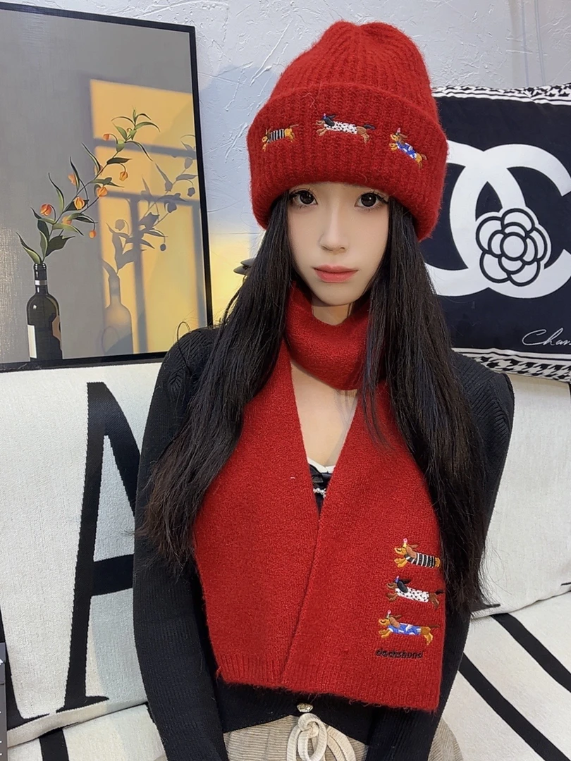 2024新款可爱腊肠狗刺绣针织帽子女秋冬保暖潮流百搭显脸小套头帽