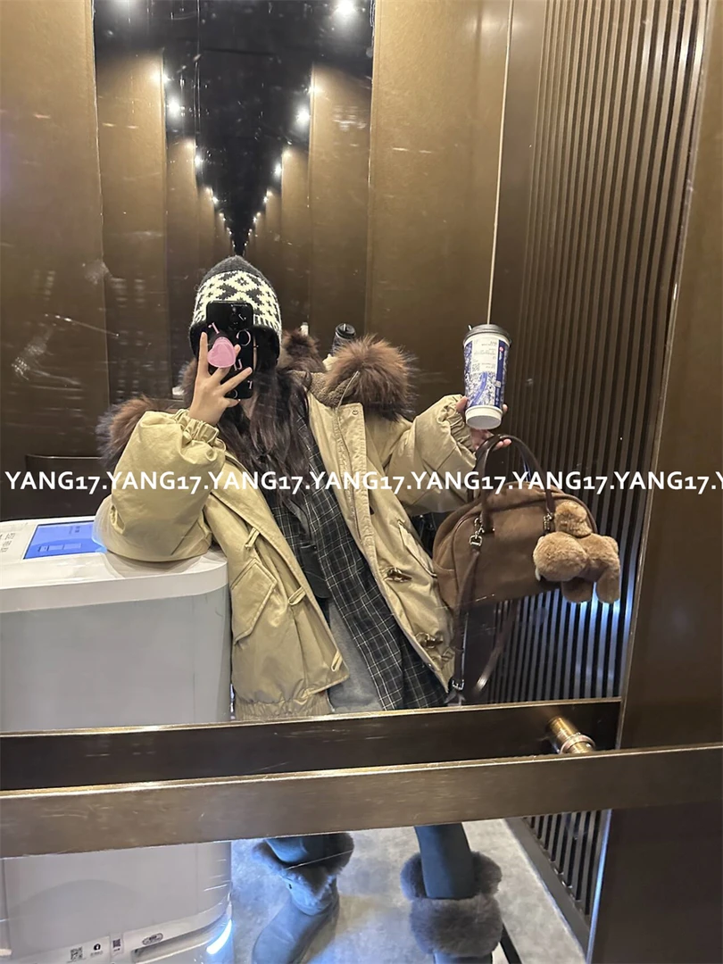 杨十七 “小暖炉”大貉子毛领牛角扣90白鸭绒连帽羽绒服