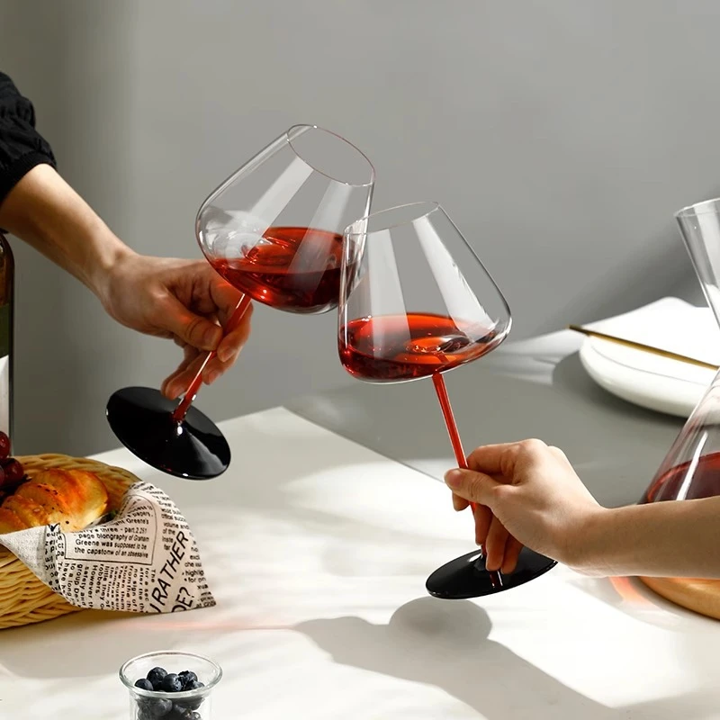 轻奢现代简约风勃艮第黑领结玻璃红酒杯家用聚会红杆黑底高脚杯