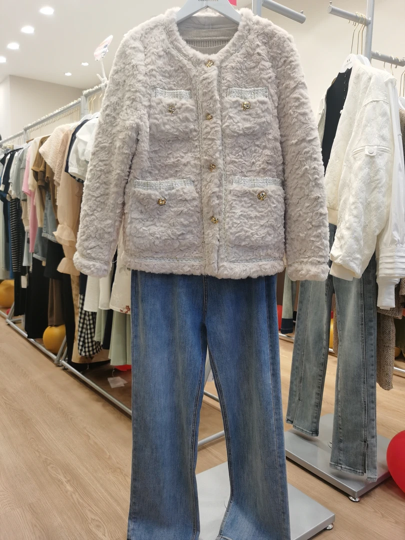 时尚冬季品牌女装短款外套秋冬皮毛一体