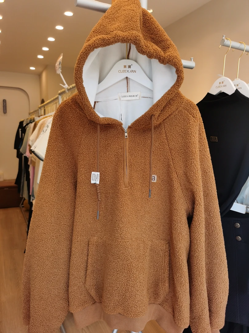新款品牌女装连帽加绒卫衣