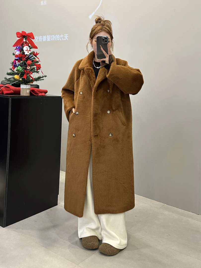 东大门冬装新款长款西装领双排扣斜口袋皮毛一体风衣外套