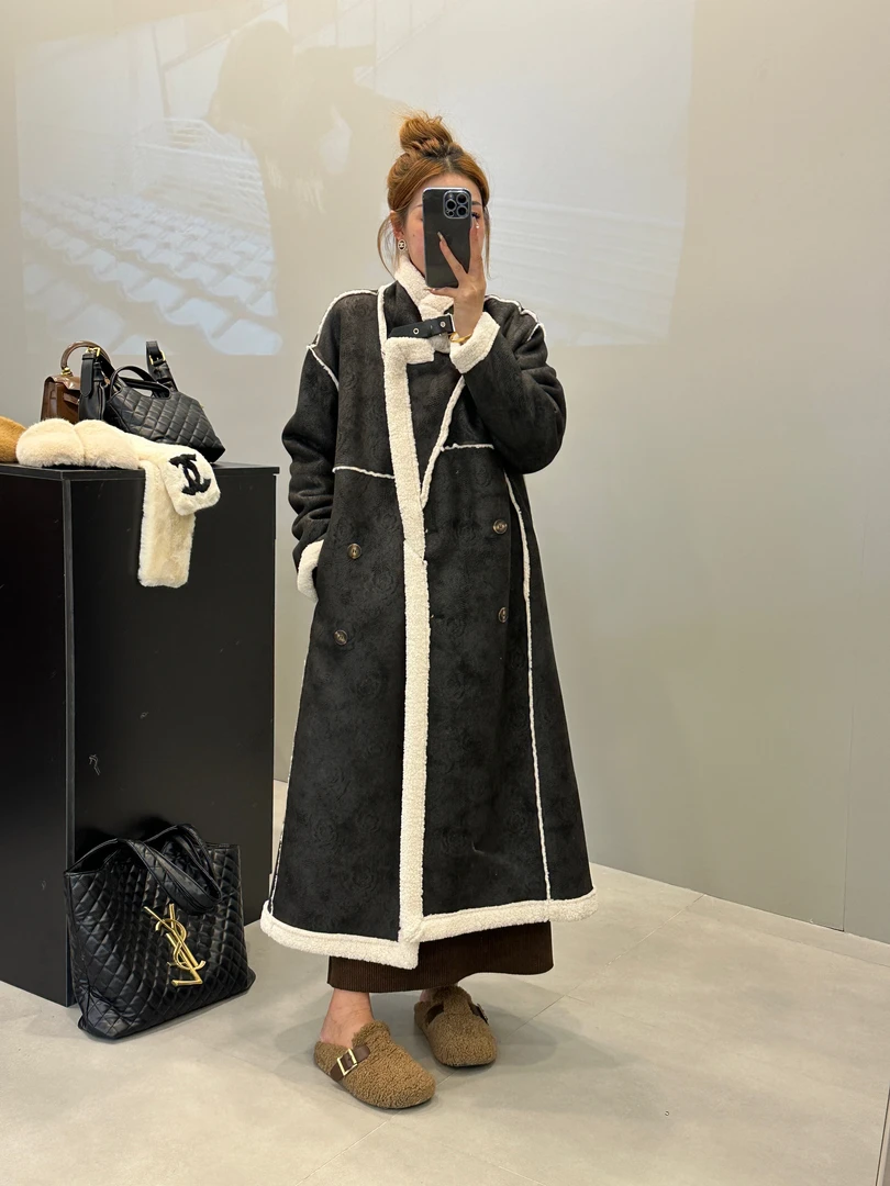 冬装新款长款轻奢设计师韩版皮毛一体机车服风衣外套