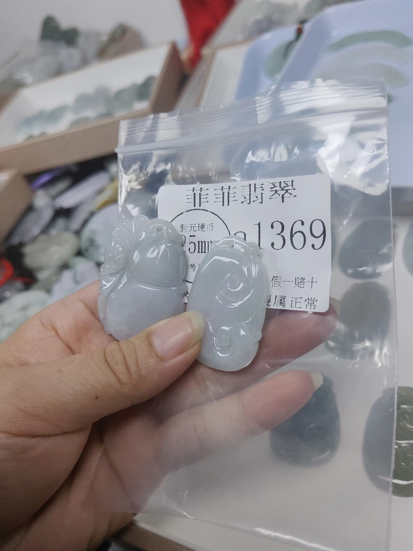 天然翡翠A货吊坠1369