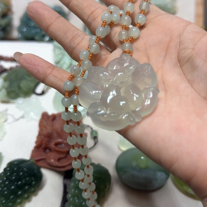 蛇纹石玉吊坠未镶嵌