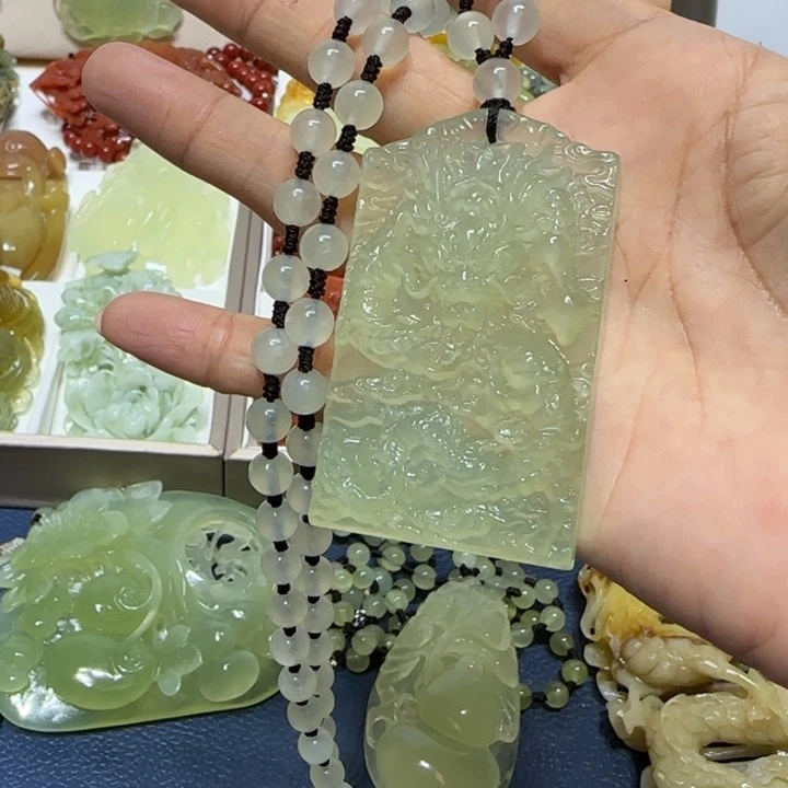 蛇纹石玉吊坠未镶嵌