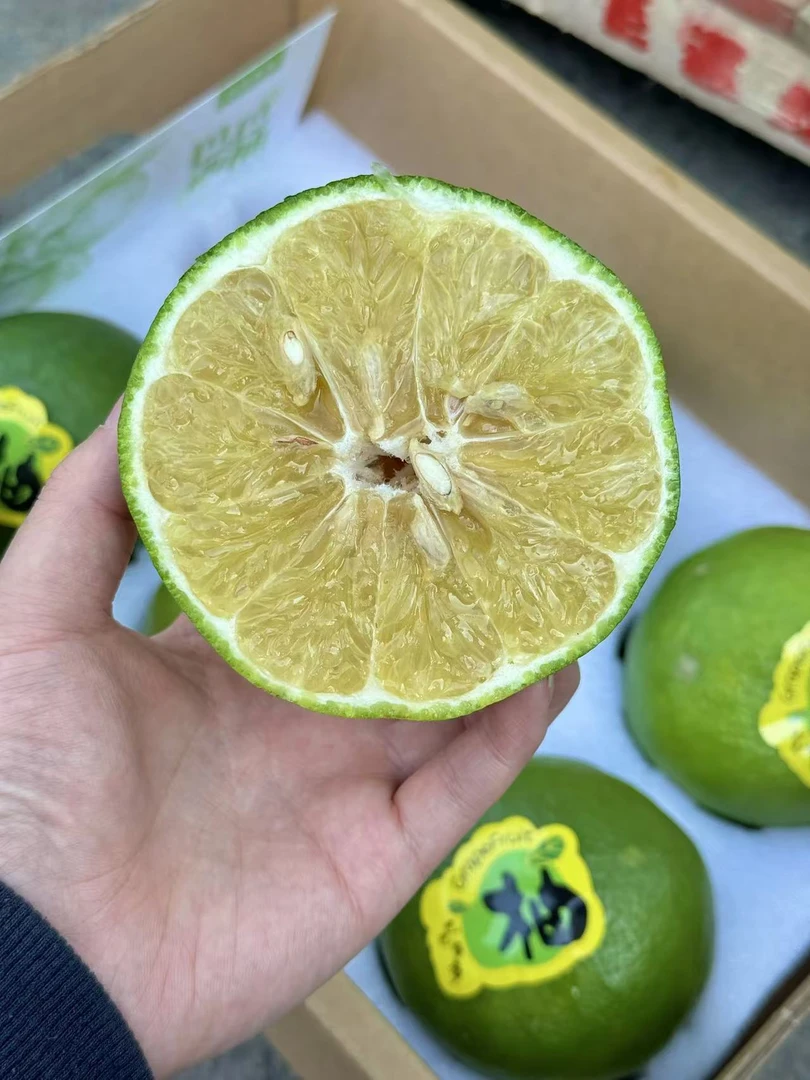 云南翡翠柚,巴巴西柚 当季现摘 天然的果汁儿 水份充足
