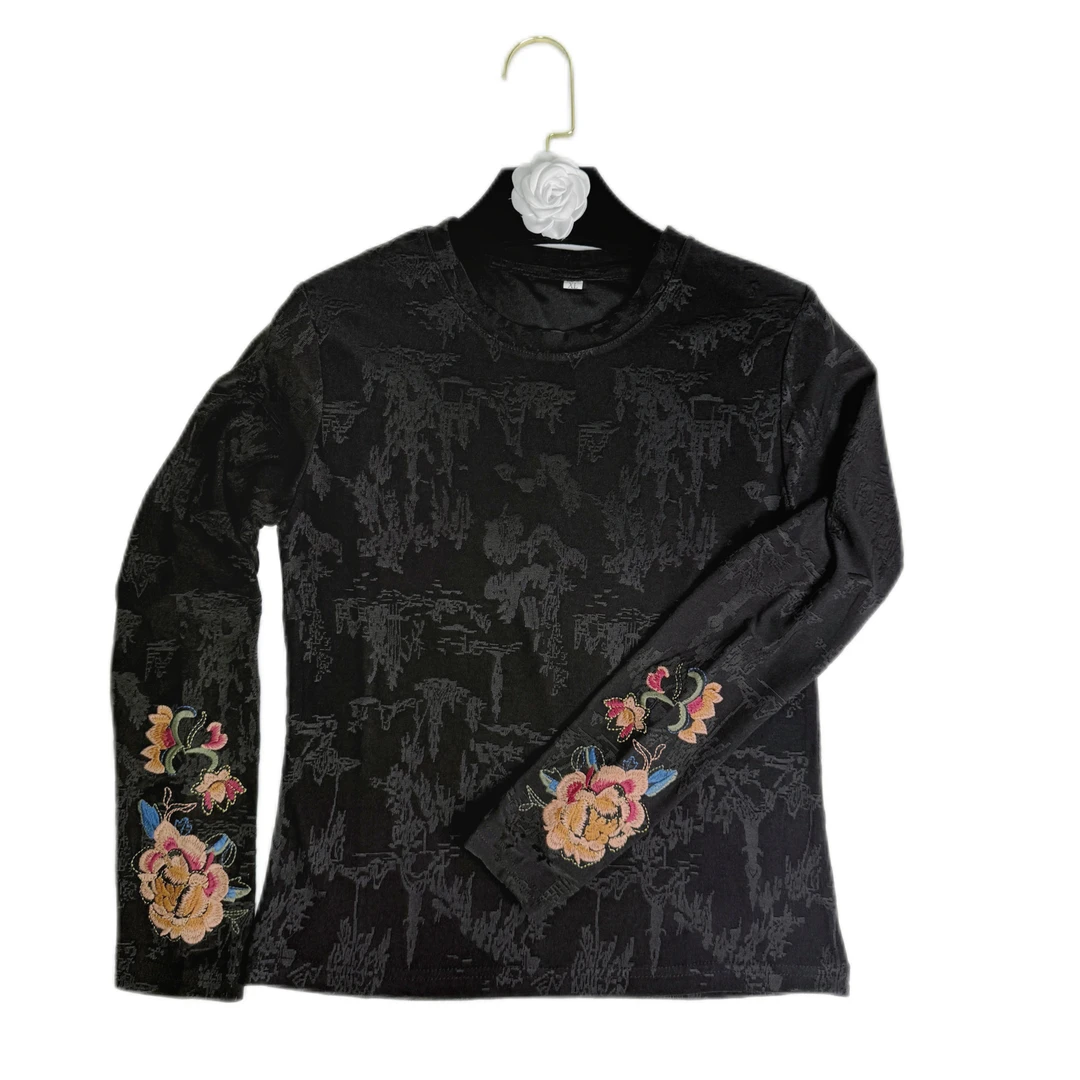 2025年早秋新款百搭苏绣暗纹提花打底衫  时尚