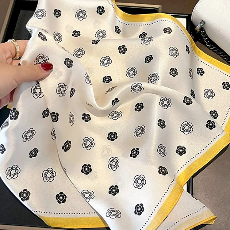 A028--气质山茶花 90*90围巾