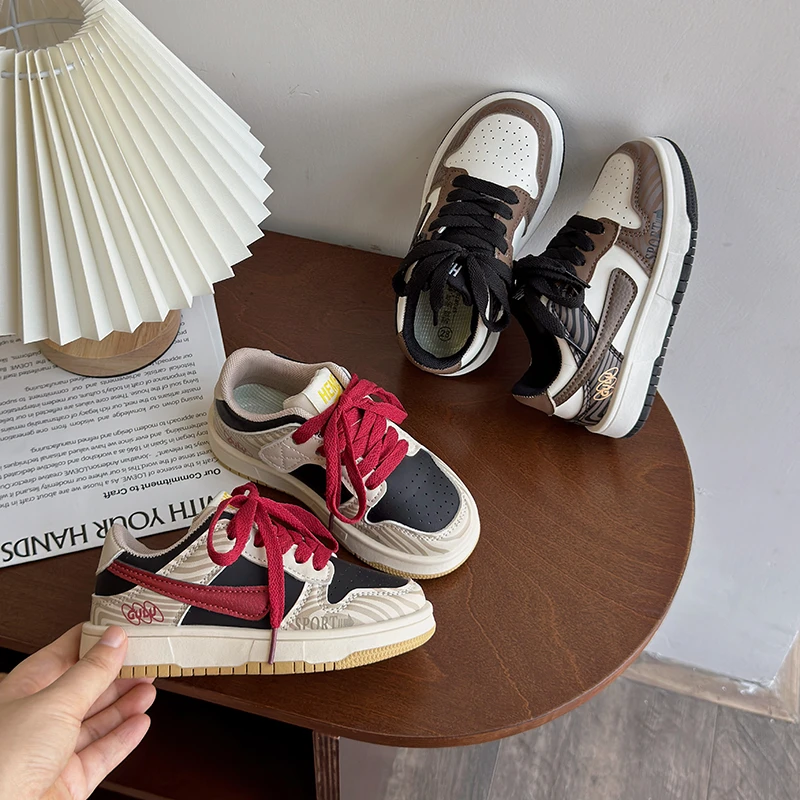 2024秋季新款童鞋潮牌软皮板鞋男童软底运动鞋女童轻便休闲宝宝鞋