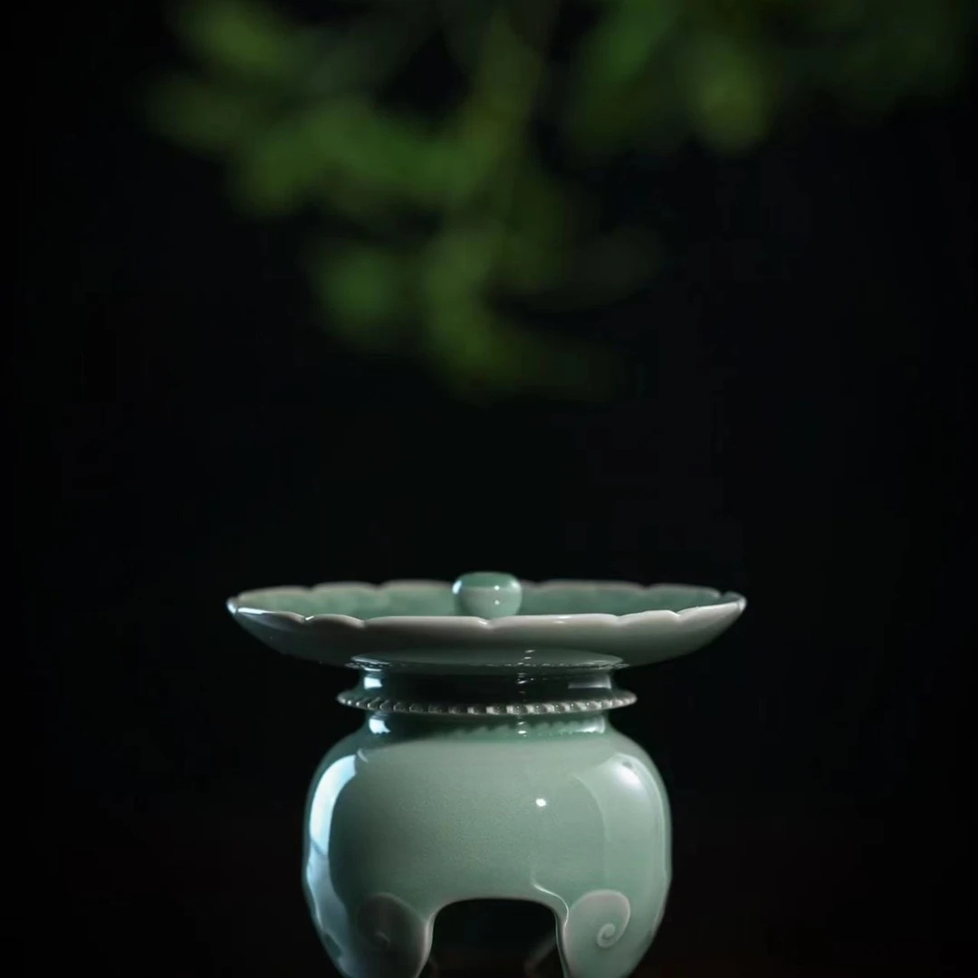 龙泉 吴攀 出品 梅子青福云香插
