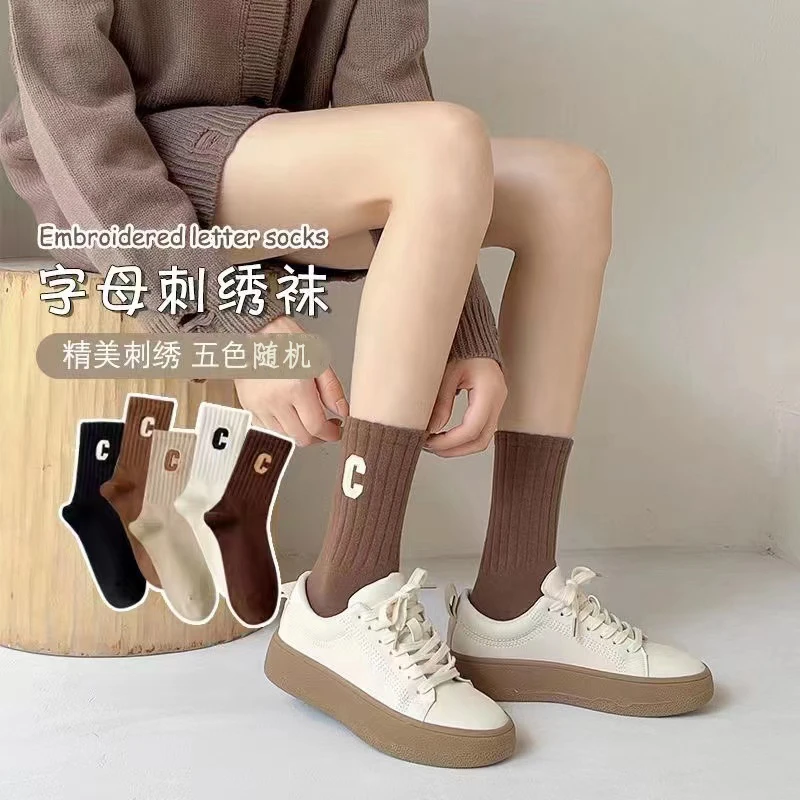 春秋季中长袜女中筒袜透气防臭学生卡通袜可爱百搭休闲设计感袜子