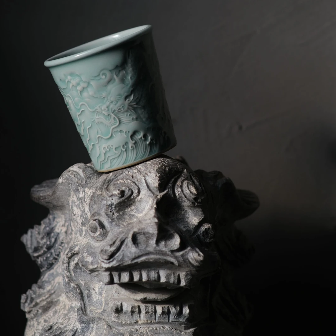 青瓷龙纹手绘古典可乐杯创意绿茶杯复古茶杯陶瓷主人杯中式全手工