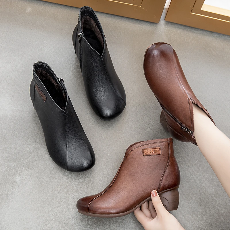 2612秋2024真皮中老年保暖复古短靴时尚休适防滑软底妈妈鞋