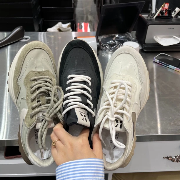 9576三色男士运动鞋休闲透气时尚百搭