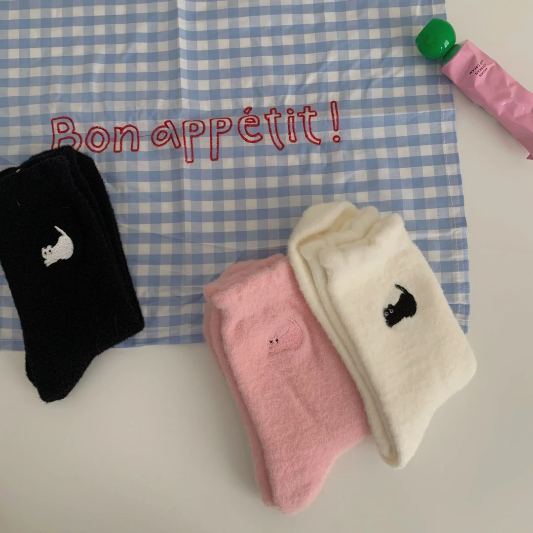 加厚保暖睡眠袜秋冬软乎乎家居袜澳绒刺绣猫咪纯色可爱中筒袜子女
