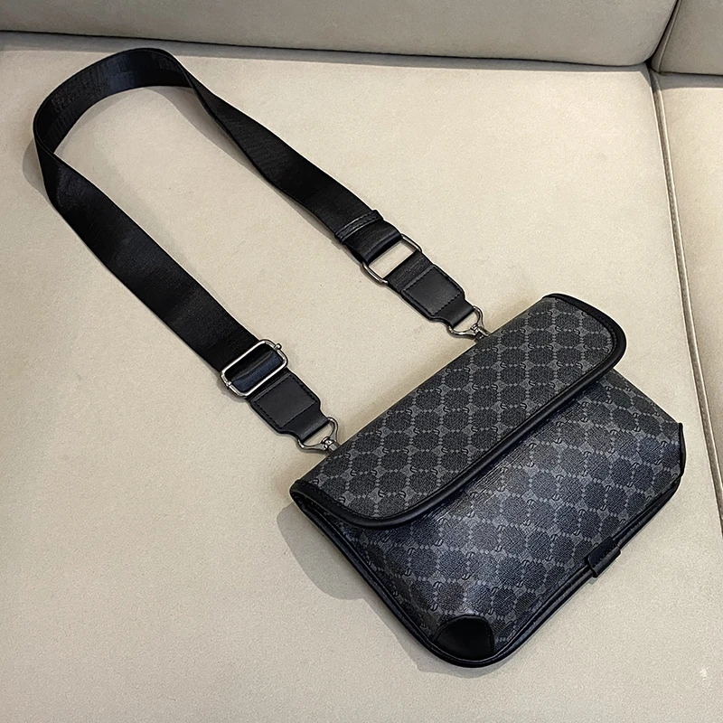 潮牌男士斜挎包日系休闲单肩包男简约时尚男小挎包防水耐磨手机包